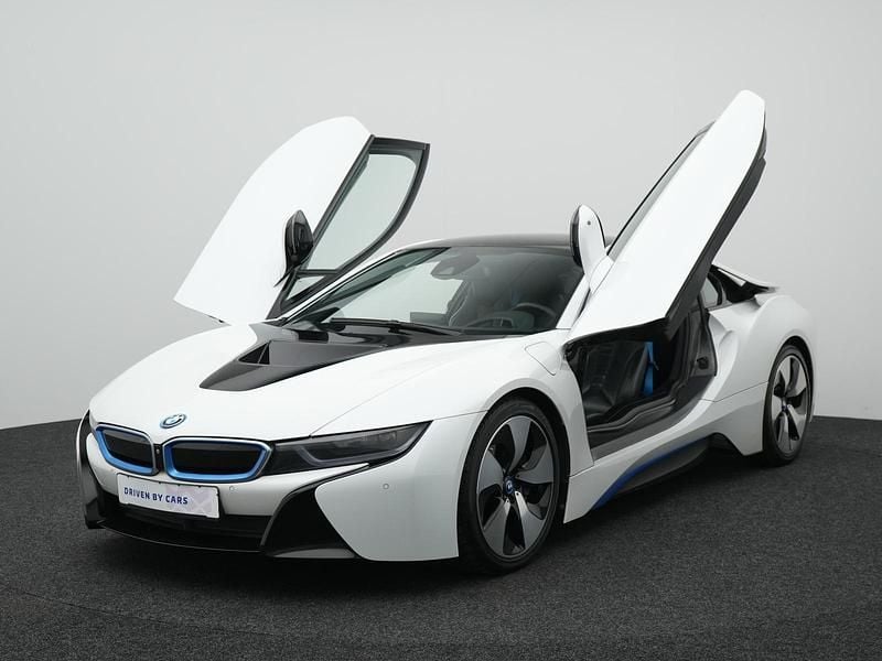 Gebraucht BMW i8 Sport Line 231 PS (169 kW) 2014 Kristallweiss perleff. m. akzent bm Coupé