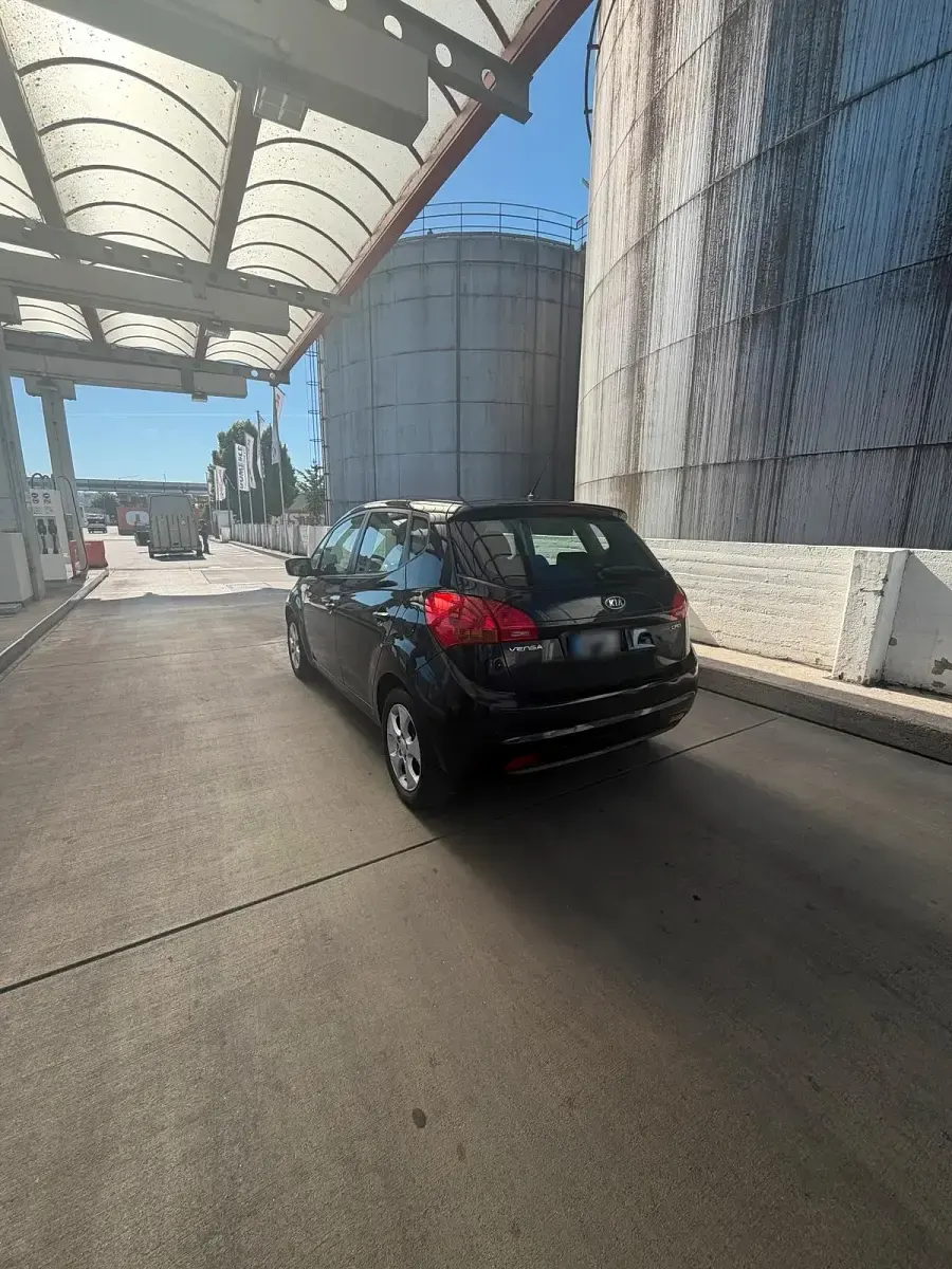 Używany Kia Venga 128 KM (94 kW) 2011 Czarny Hatchback