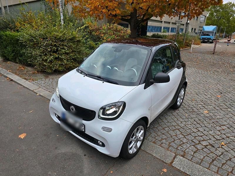 Weiß Gebraucht 2018 Smart ForTwo Coupé Passion Kleinwagen | 8.500 € (Fairer Preis) - Bild 1/4
