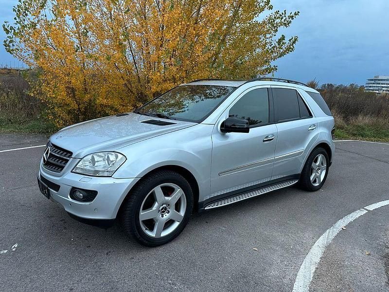 Silber Gebraucht 2005 Mercedes ML350 SUV | 10.500 € (Teuer) - Bild 1/4
