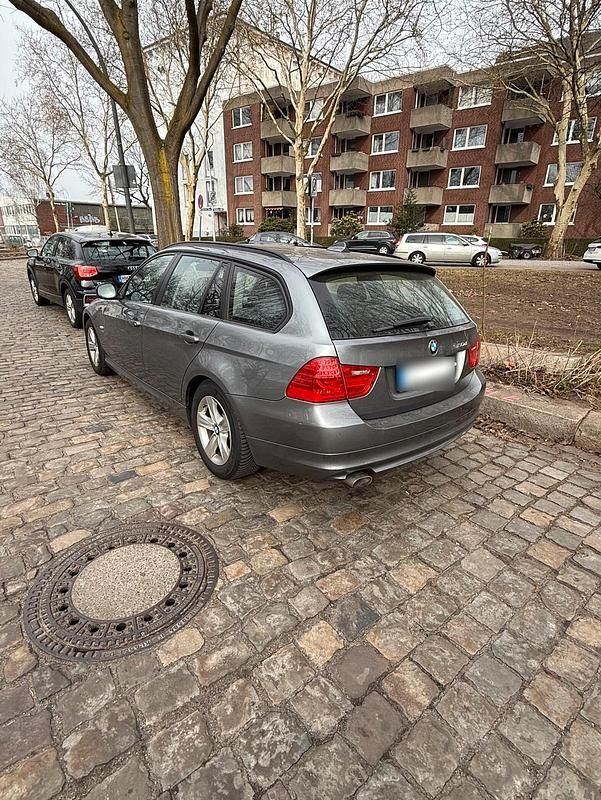 Gebraucht BMW 320 184 PS (135 kW) 2012 Grau Kombi