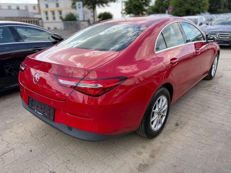 Gebraucht Mercedes CLA180 136 PS (100 kW) 2019 Rot Limousine