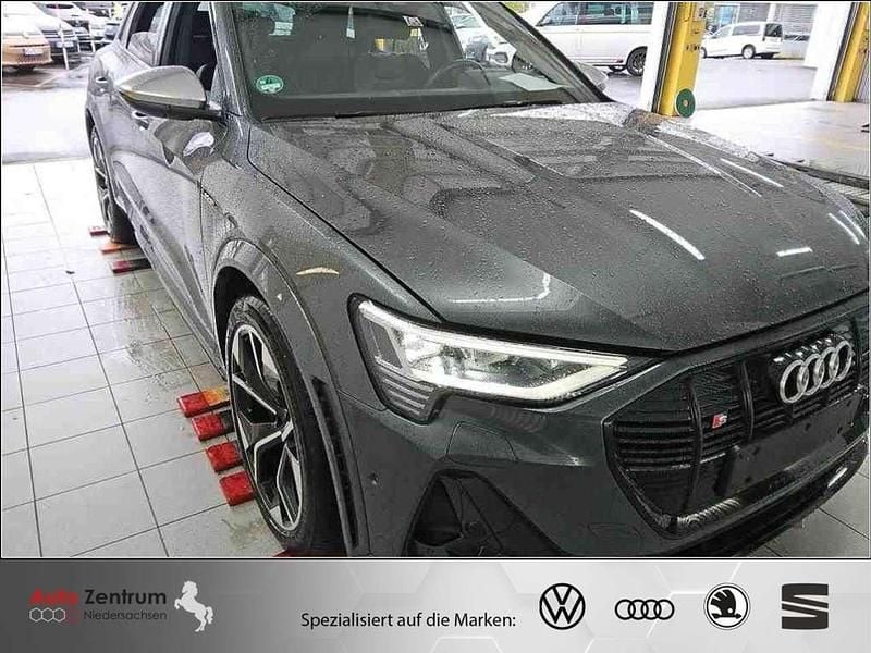 Używany Audi e-tron S-Line 369 kW (503 KM) 2022 Szary SUV