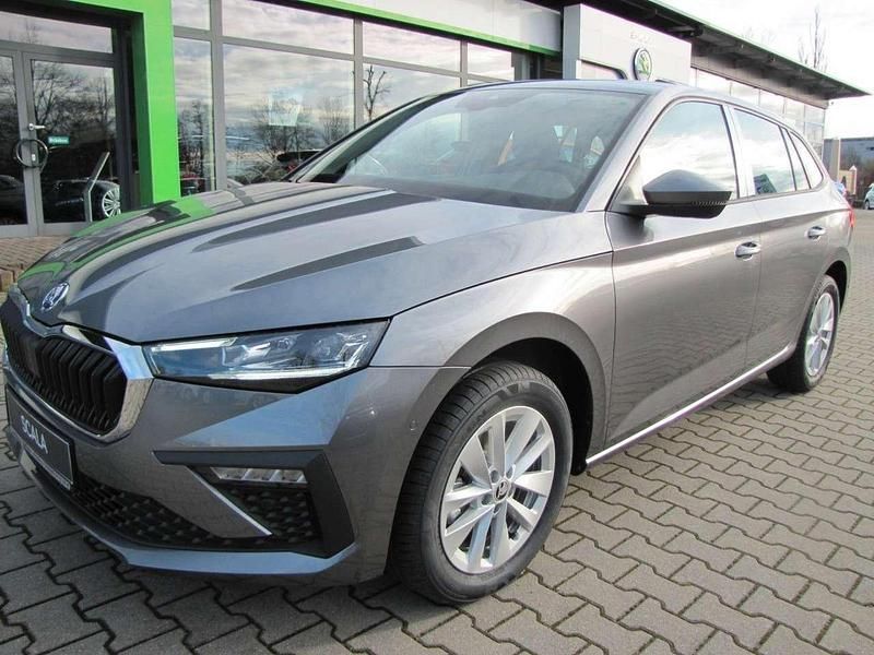 Grau Gebraucht 2024 Skoda Scala Selection Kleinwagen | 26.990 € (Teuer) - Bild 1/4