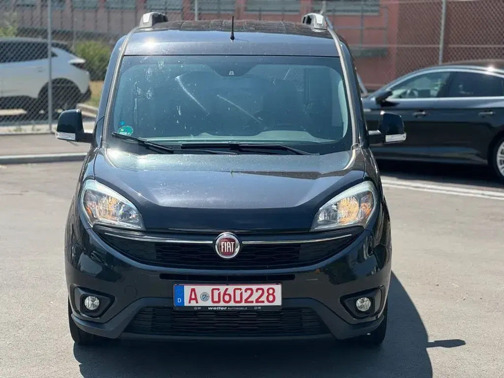Gebraucht Fiat Doblò Lounge 120 PS (88 kW) 2017 Schwarz Van / Kleinbus
