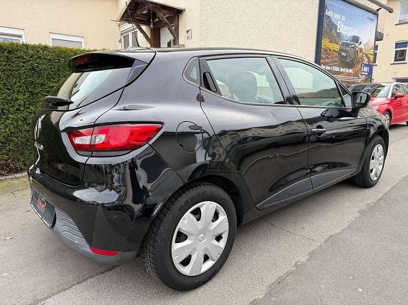 Gebraucht Renault Clio IV 73 PS (53 kW) 2016 Sternenschwarz Kleinwagen