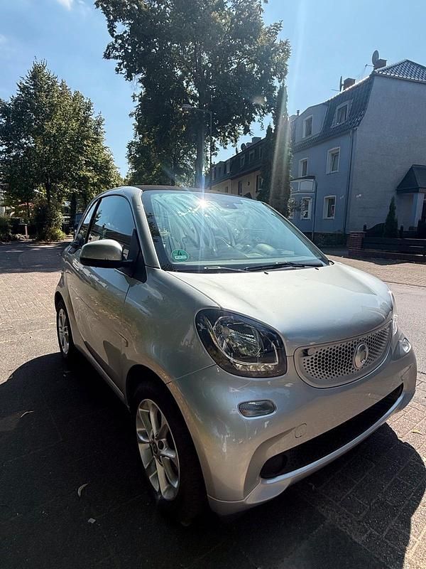 Silber Gebraucht 2018 Smart ForTwo Coupé Kleinwagen | 8.999 € (Superpreis) - Bild 1/4
