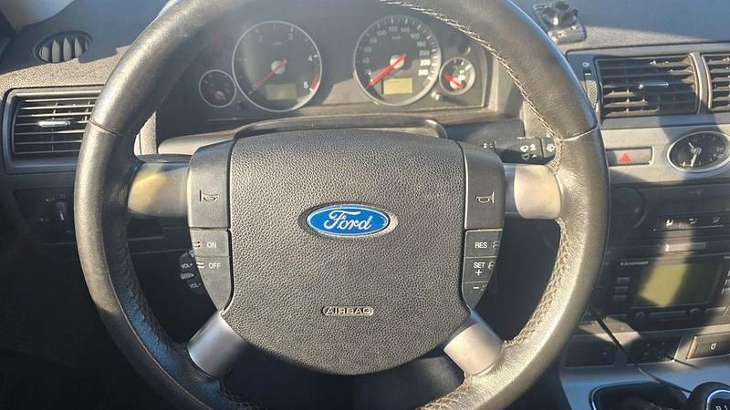 Grau Gebraucht 2006 Ford Mondeo Ambiente Limousine | 1.000 € (Superpreis) - Bild 1/4