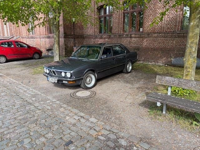 Second-hand BMW 528 Basis 197 CP (144 kW) 1982 Albastru Berlinǎ