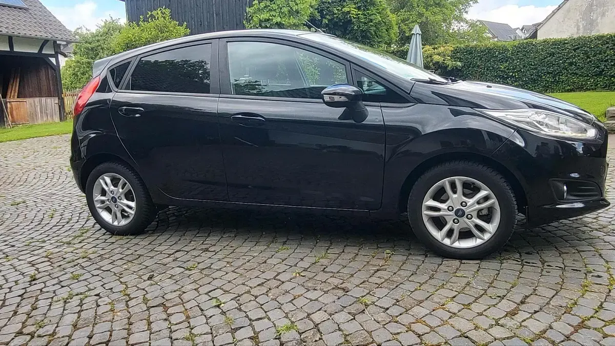Gebraucht Ford Fiesta 82 PS (60 kW) 2016 Schwarz Kleinwagen