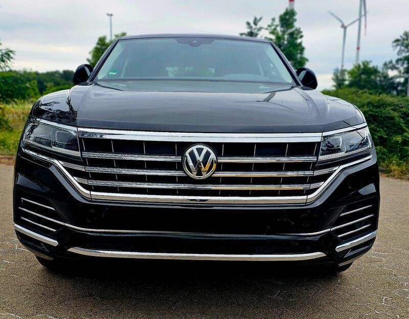 Schwarz Gebraucht 2018 VW Touareg Elegance SUV | 36.500 € (Superpreis) - Bild 1/4