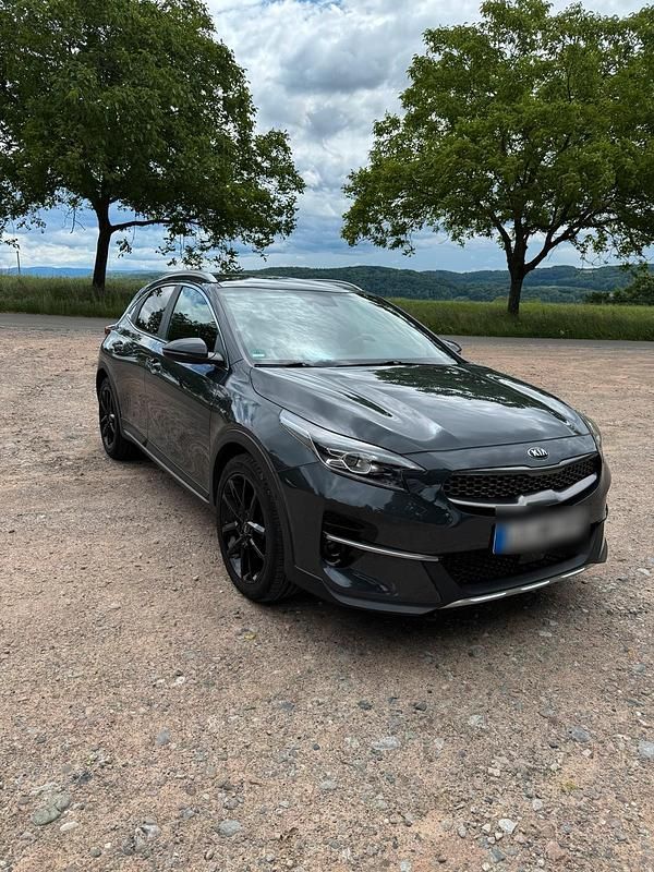 Grau Gebraucht 2021 Kia XCeed Xdition SUV | 16.500 € (Superpreis) - Bild 1/4