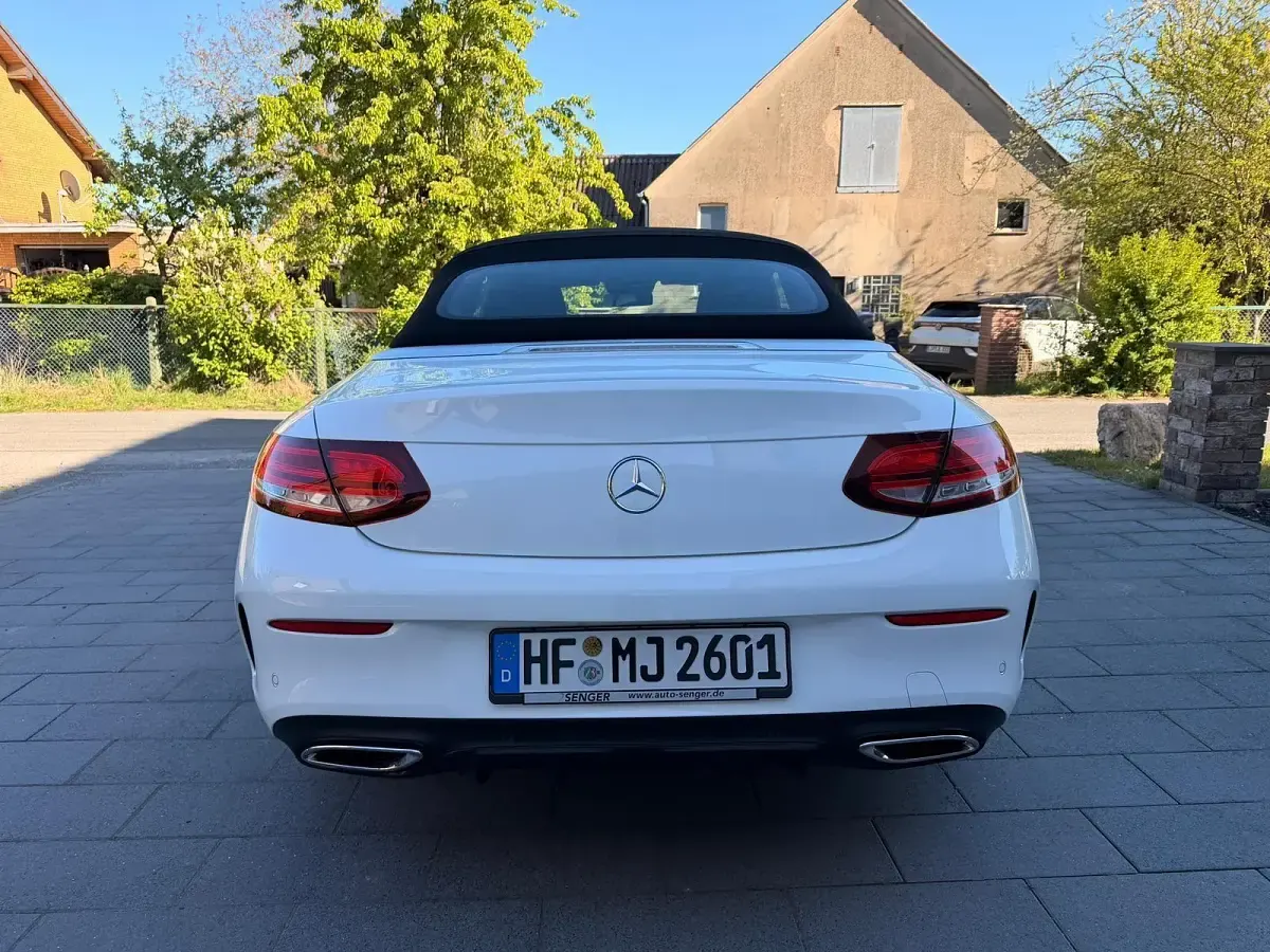 Gebraucht Mercedes C220 AMG line 194 PS (142 kW) 2022 Weiß Cabrio