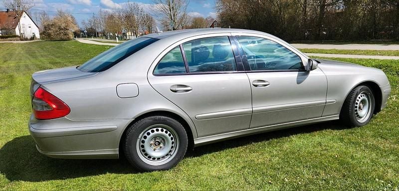 Gebraucht Mercedes E200 136 PS (100 kW) 2007 Silber Limousine
