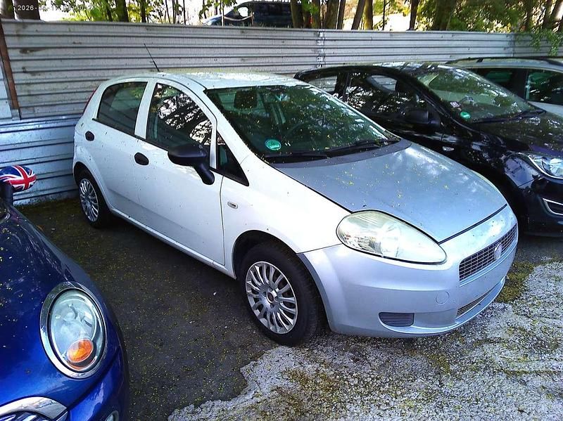 Gebraucht Fiat Punto 73 PS (53 kW) 2011 Weiß Kleinwagen