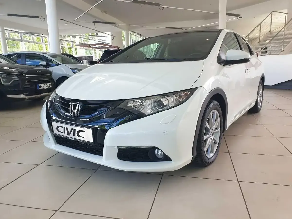 Gebraucht Honda Civic Executive 120 PS (88 kW) 2014 Weiß Kleinwagen