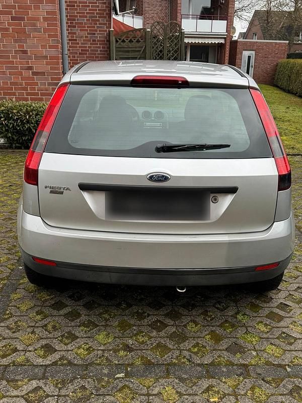 Gebraucht Ford Fiesta 70 PS (51 kW) 2003 Silber Kleinwagen