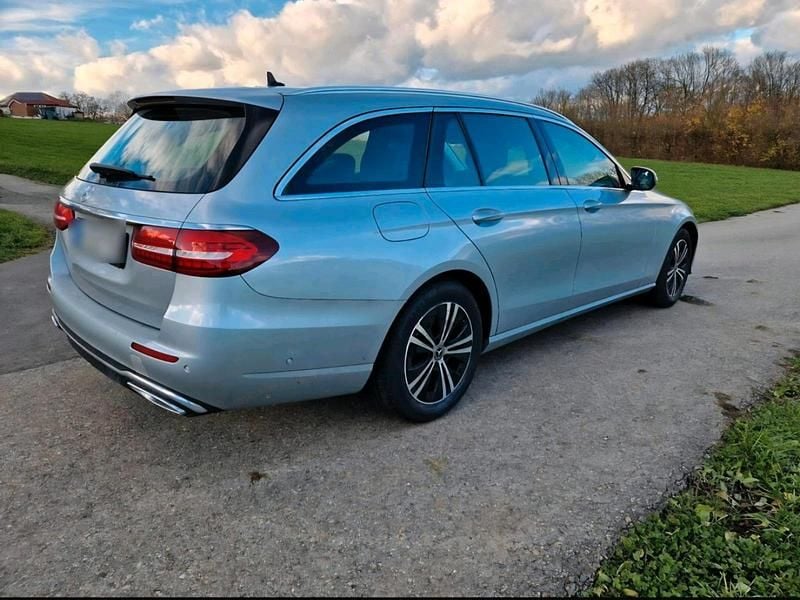 Gebraucht Mercedes E220 194 PS (142 kW) 2021 Silber Kombi