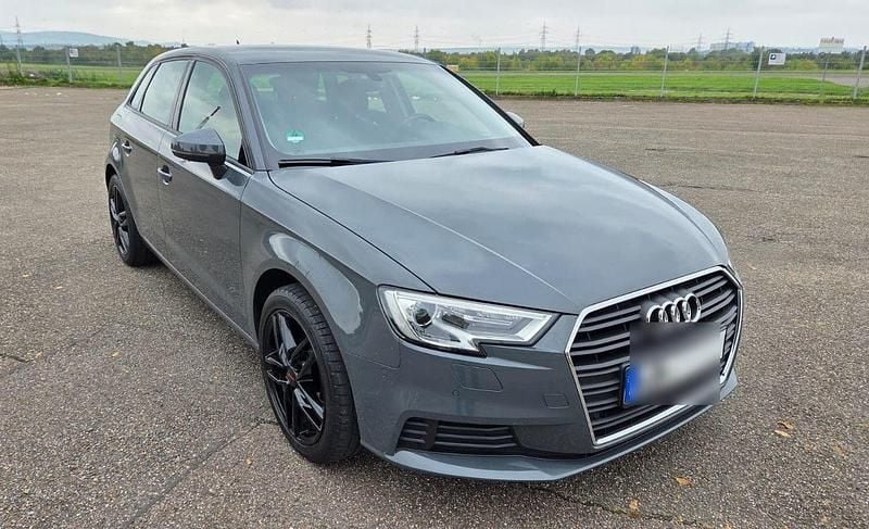 Grau Gebraucht 2018 Audi A3 Kombi | 16.300 € (Guter Preis) - Bild 1/4