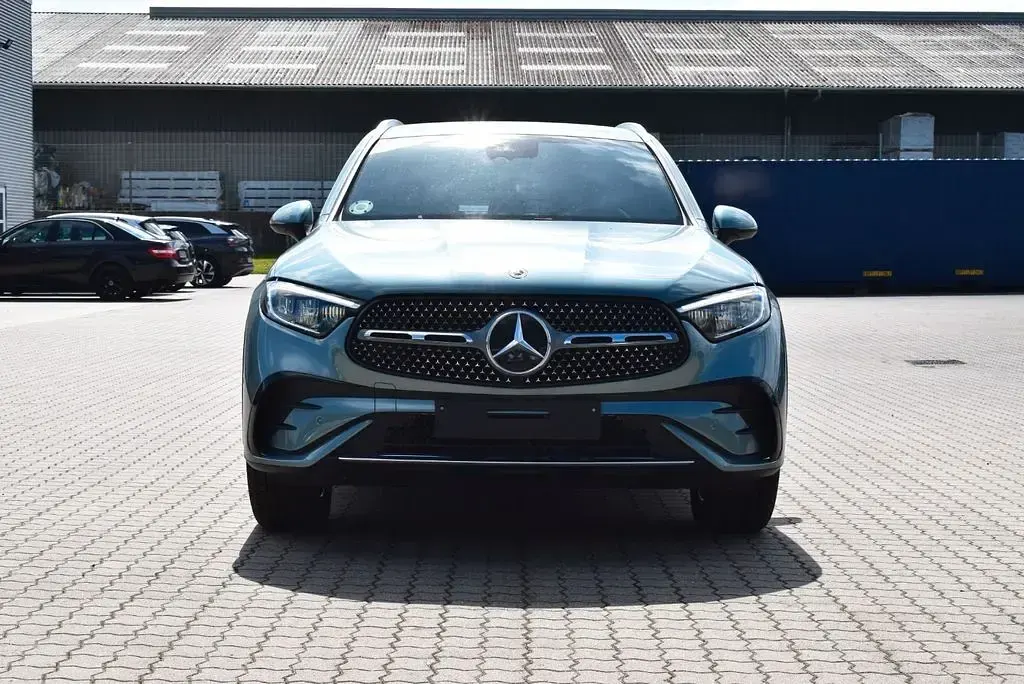 Gebraucht Mercedes GLC300 AMG line 269 PS (197 kW) 2024 Silber SUV