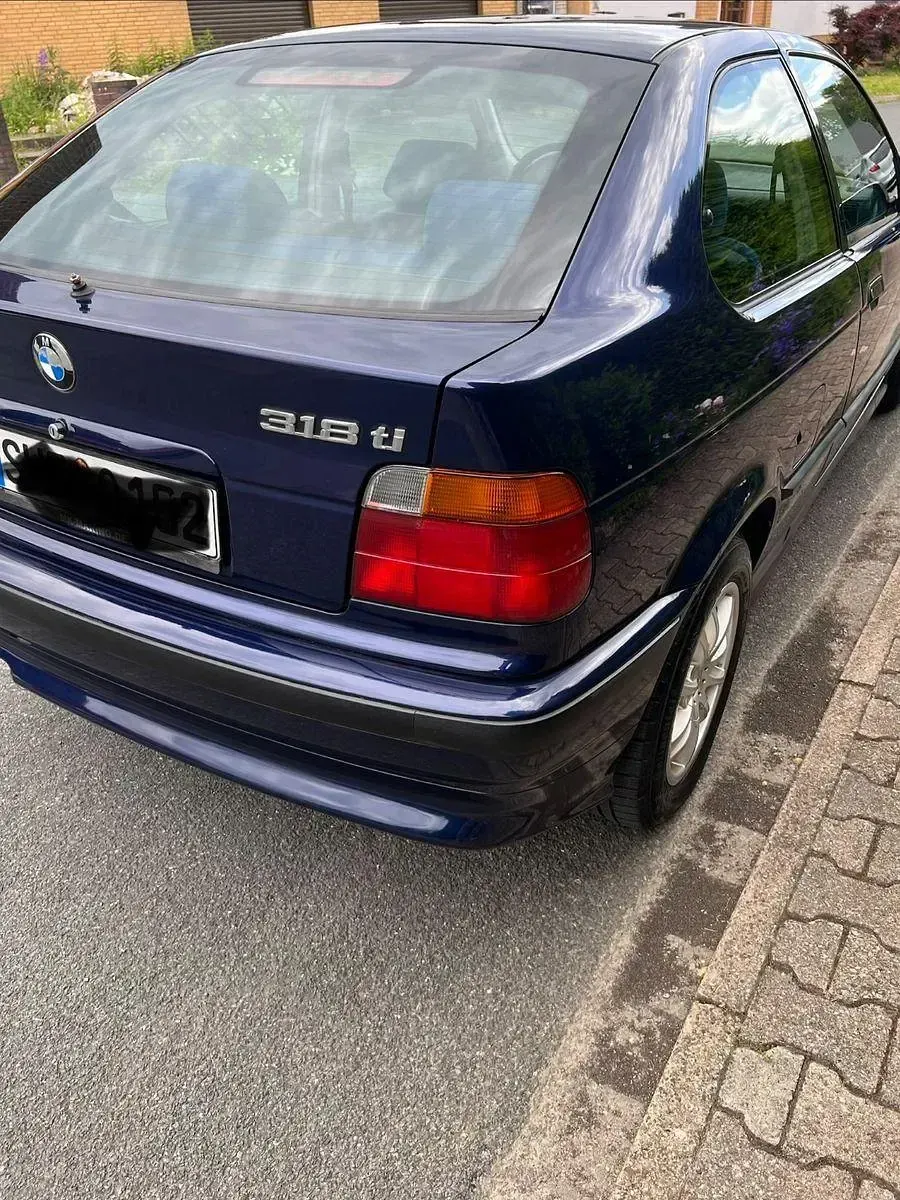 Gebraucht BMW 318 140 PS (102 kW) 1997 Blau Limousine