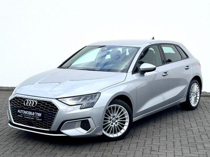 Silber Gebraucht 2020 Audi A3 Sportback Ambiente Limousine | 23.290 € (Guter Preis) - Bild 1/4