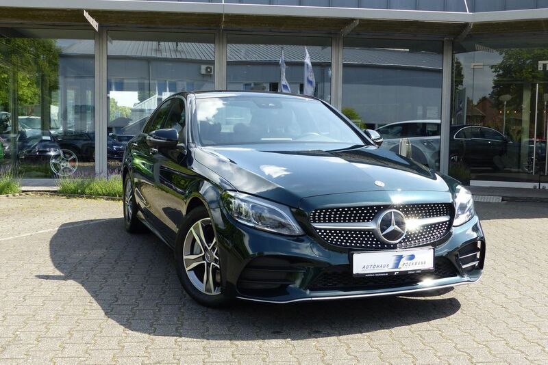 Grün Gebraucht 2019 Mercedes C300 AMG line Limousine | 29.890 € (Fairer Preis) - Bild 1/4
