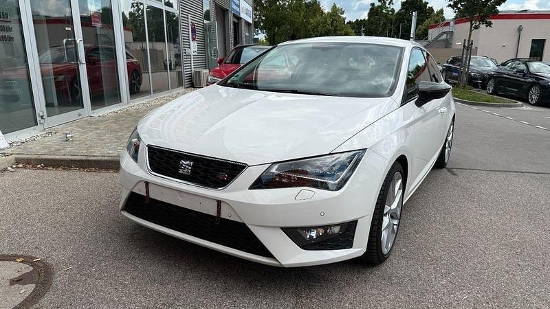 Weiß Gebraucht 2016 Seat Leon SC FR Kleinwagen | 9.900 € (Fairer Preis) - Bild 1/4