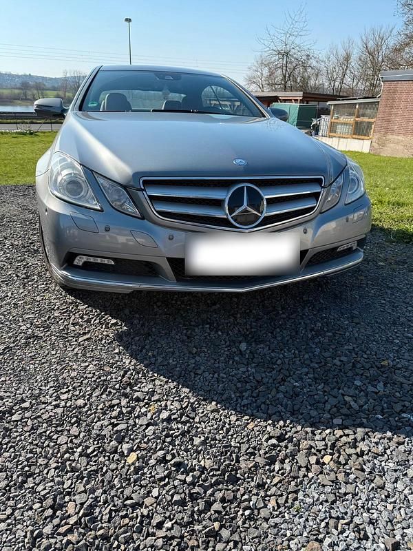 Gebraucht Mercedes E350 292 PS (214 kW) 2009 Grau Coupé
