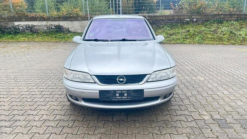 Gebraucht Opel Vectra Edition 125 PS (91 kW) 2001 Silber Limousine