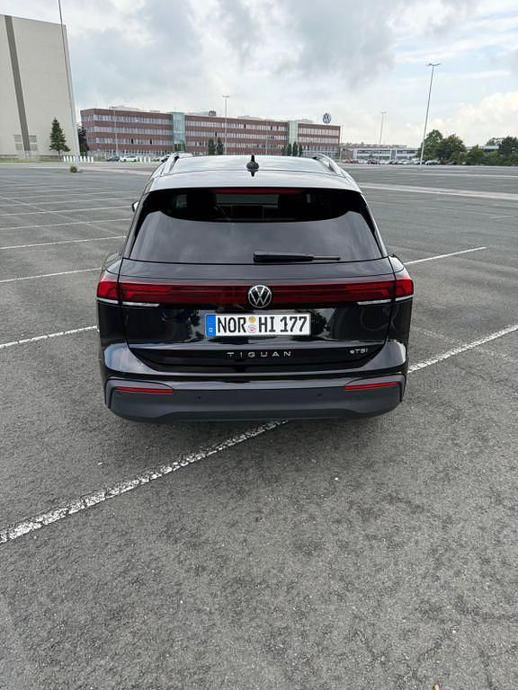 Gebraucht VW Tiguan Goal 150 PS (110 kW) 2024 Schwarz SUV