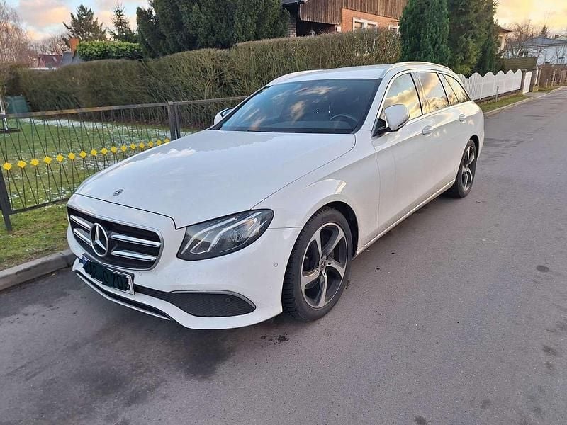 Weiß Gebraucht 2019 Mercedes E220 Kombi | 21.999 € (Superpreis) - Bild 1/3