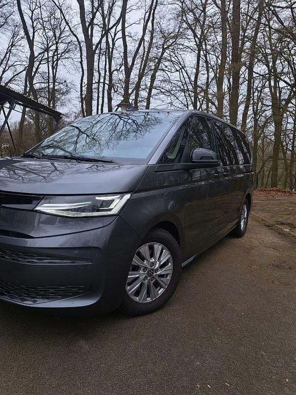 Second-hand VW Multivan 204 CP (150 kW) 2024 Gri Monovolum