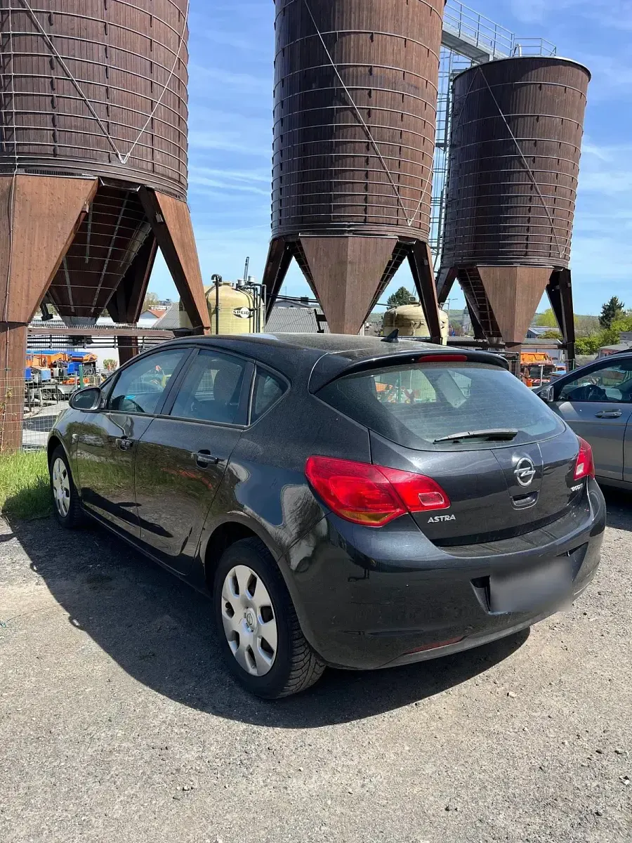 Gebraucht Opel Astra 87 PS (63 kW) 2012 Schwarz Kleinwagen