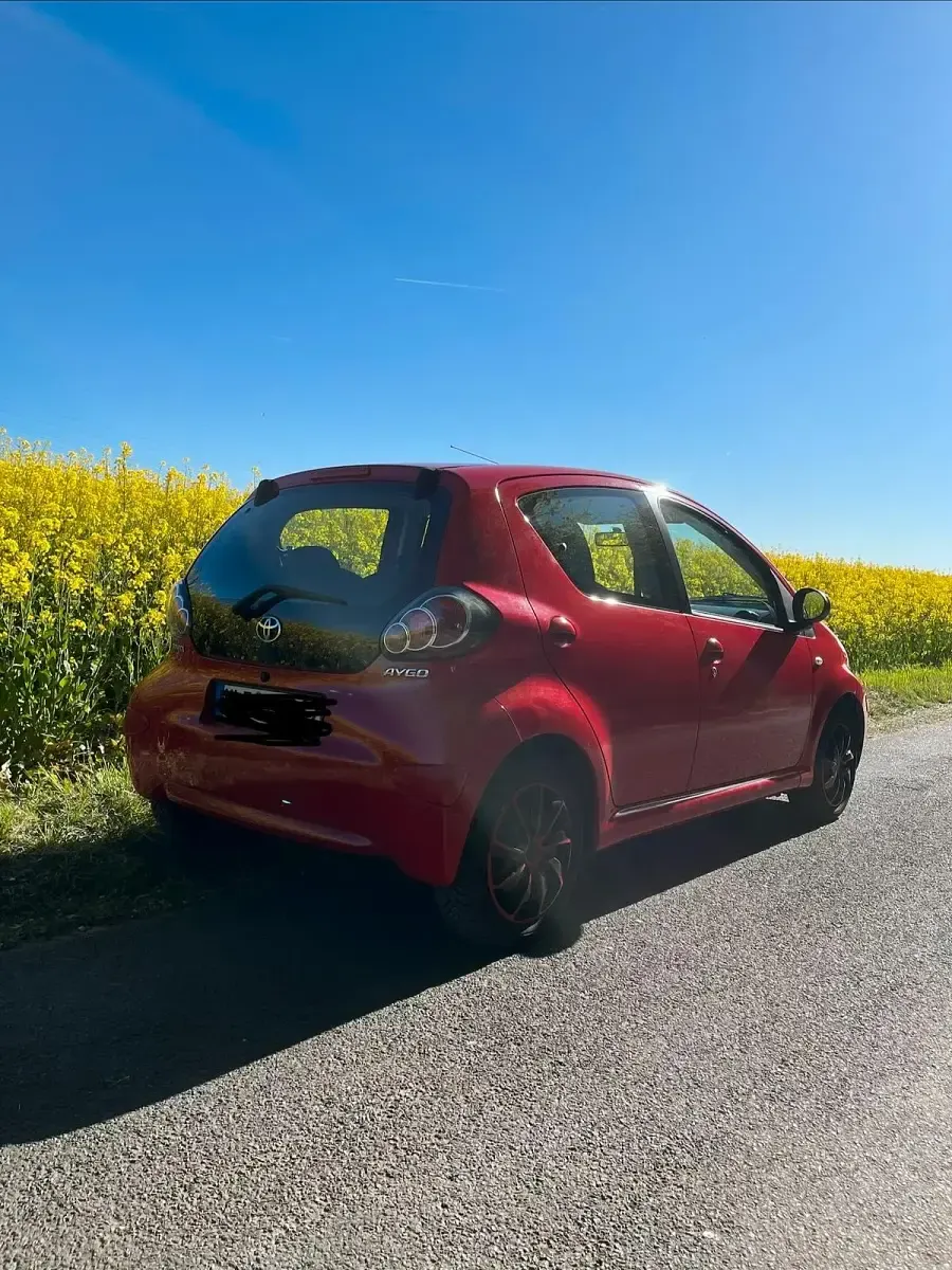 Gebraucht Toyota Aygo 68 PS (50 kW) 2010 Rot Kleinwagen