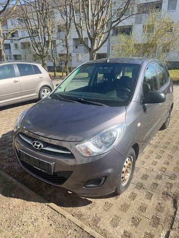 Gebraucht Hyundai i10 67 PS (49 kW) 2013 Schwarz Kleinwagen