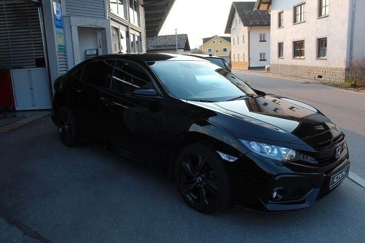 Gebraucht Honda Civic Elegance 126 PS (92 kW) 2020 Crystal black pearl (metallic) Limousine