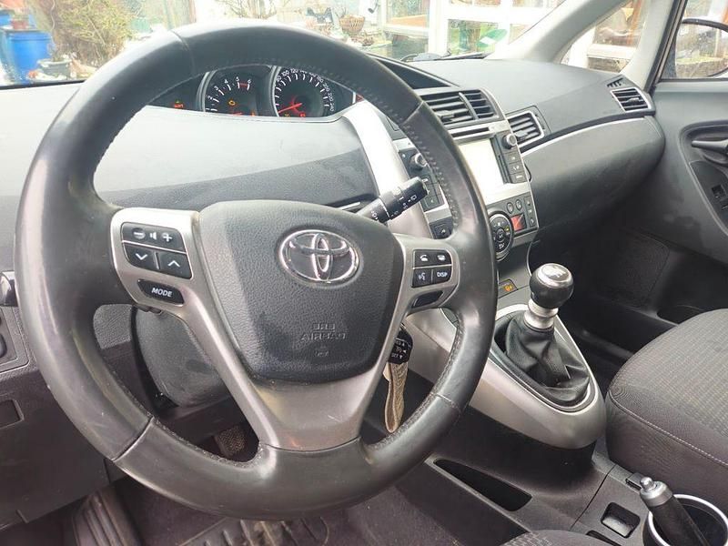 Gebraucht Toyota Verso 111 PS (81 kW) 2015 Grau Van / Kleinbus