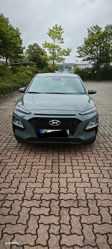 Grau Gebraucht 2020 Hyundai Kona Pure SUV | 13.999 € (Guter Preis) - Bild 1/4