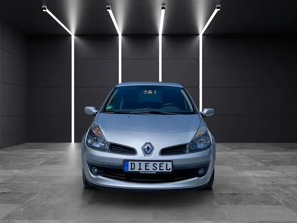 Gebraucht Renault Clio III 86 PS (63 kW) 2007 Silber Kleinwagen