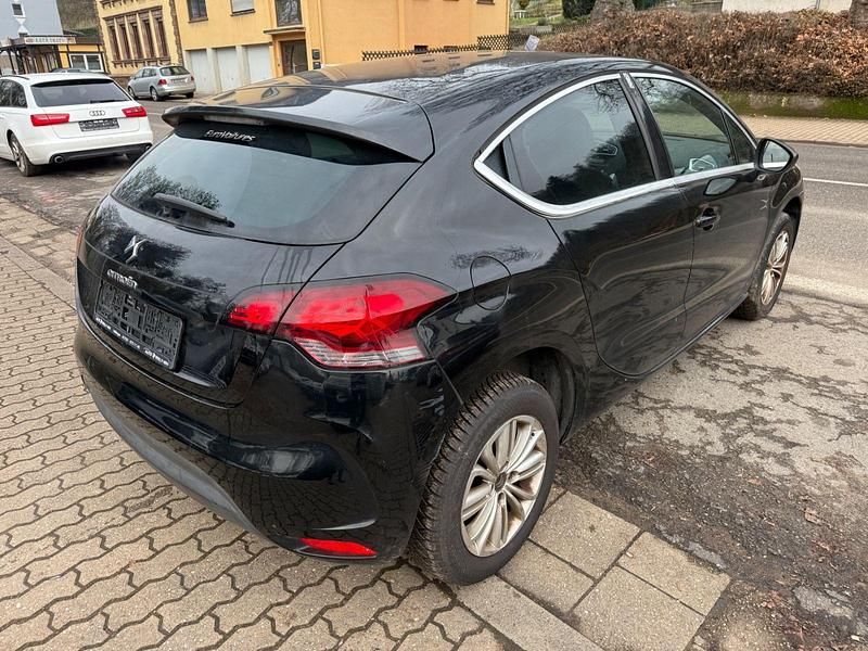 Gebraucht Citroën DS4 Chic 114 PS (83 kW) 2014 Schwarz Kleinwagen