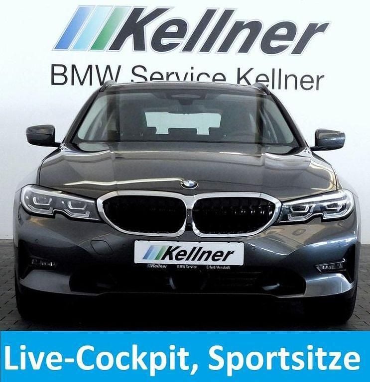 Grau Gebraucht 2020 BMW 330 Sport Line Limousine | 26.491 € (Superpreis) - Bild 1/4