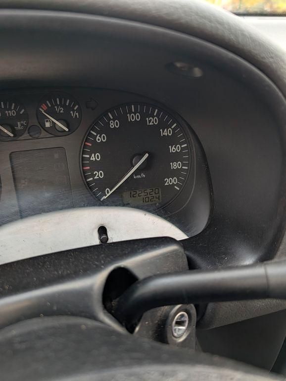 Second-hand VW Polo Basis 50 CP (36 kW) 1999 Verde Berlinǎ