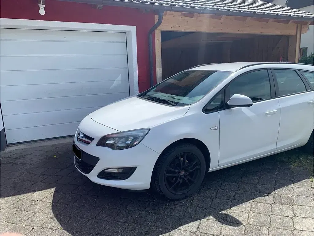 Usata Opel Astra Edition 110 CV (80 kW) 2015 Bianco Station wagon