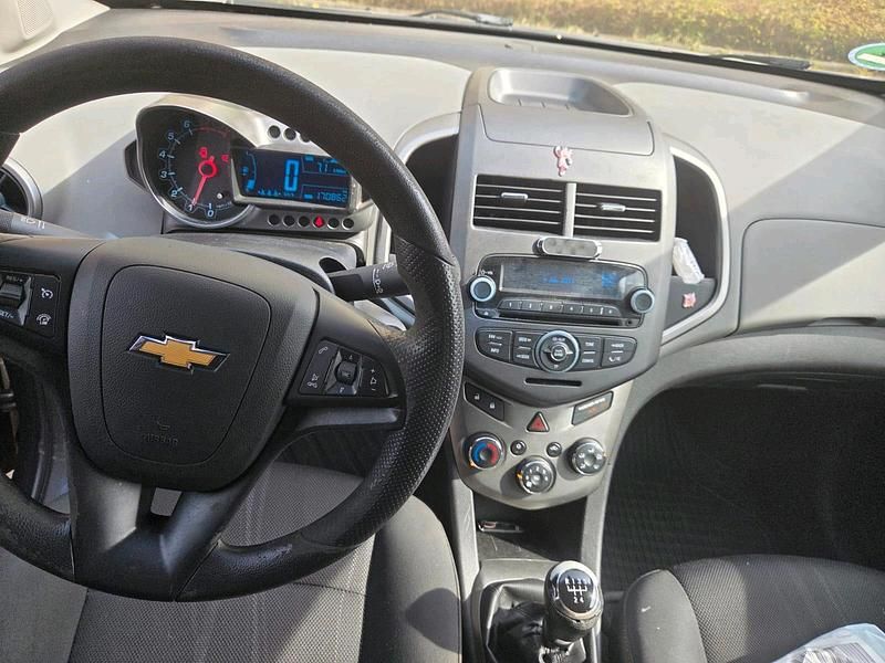 Gebraucht Chevrolet Aveo 86 PS (63 kW) 2012 Grau Kleinwagen