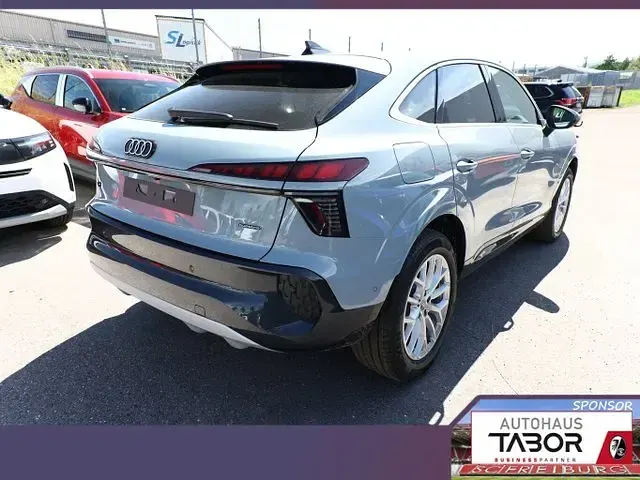 Neu Audi Q3 Sportback Ambiente 204 PS (150 kW) 2026 Grau SUV