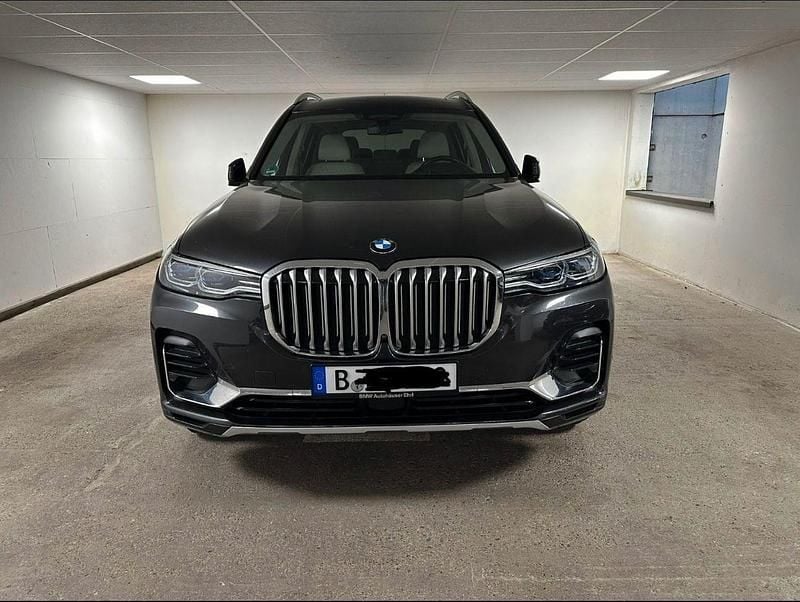 Grau Gebraucht 2020 BMW X7 Comfort Edition SUV | 48.500 € (Guter Preis) - Bild 1/4