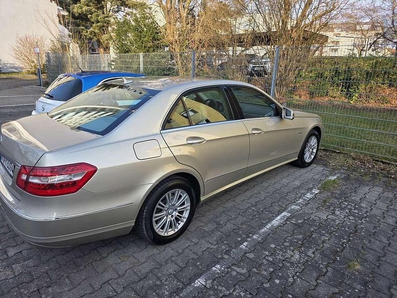 Gebraucht Mercedes 200 184 PS (135 kW) 2010 Beige Limousine