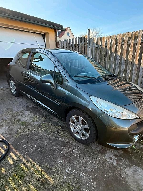 Gebraucht Peugeot 207 75 PS (55 kW) 2008 Grau Kleinwagen