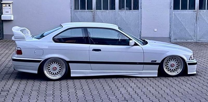 Weiß Gebraucht 1995 BMW 328 Performance Coupé | 15.999 € - Bild 1/4
